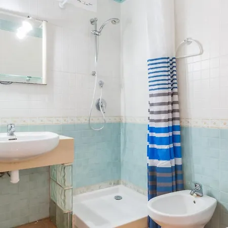 Sleeps 10 Vila Lloret de Mar