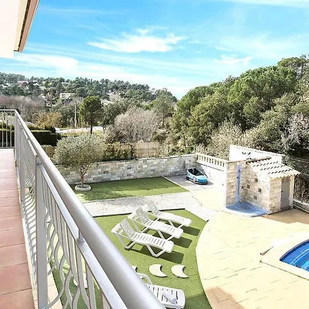 Villa Sleeps 10