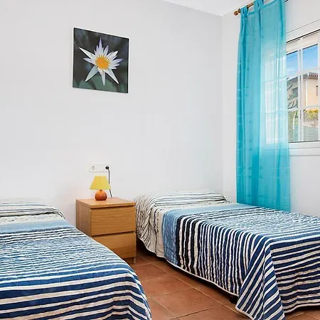 Sleeps 10 *