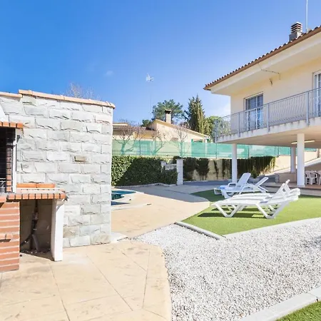 Sleeps 10 *